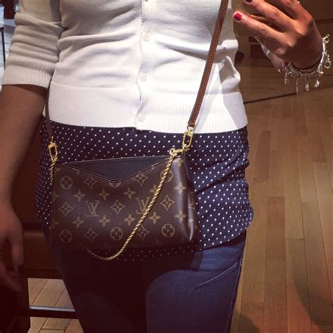 outfit louis vuitton pallas clutch|louis vuitton pallas clutch noir.